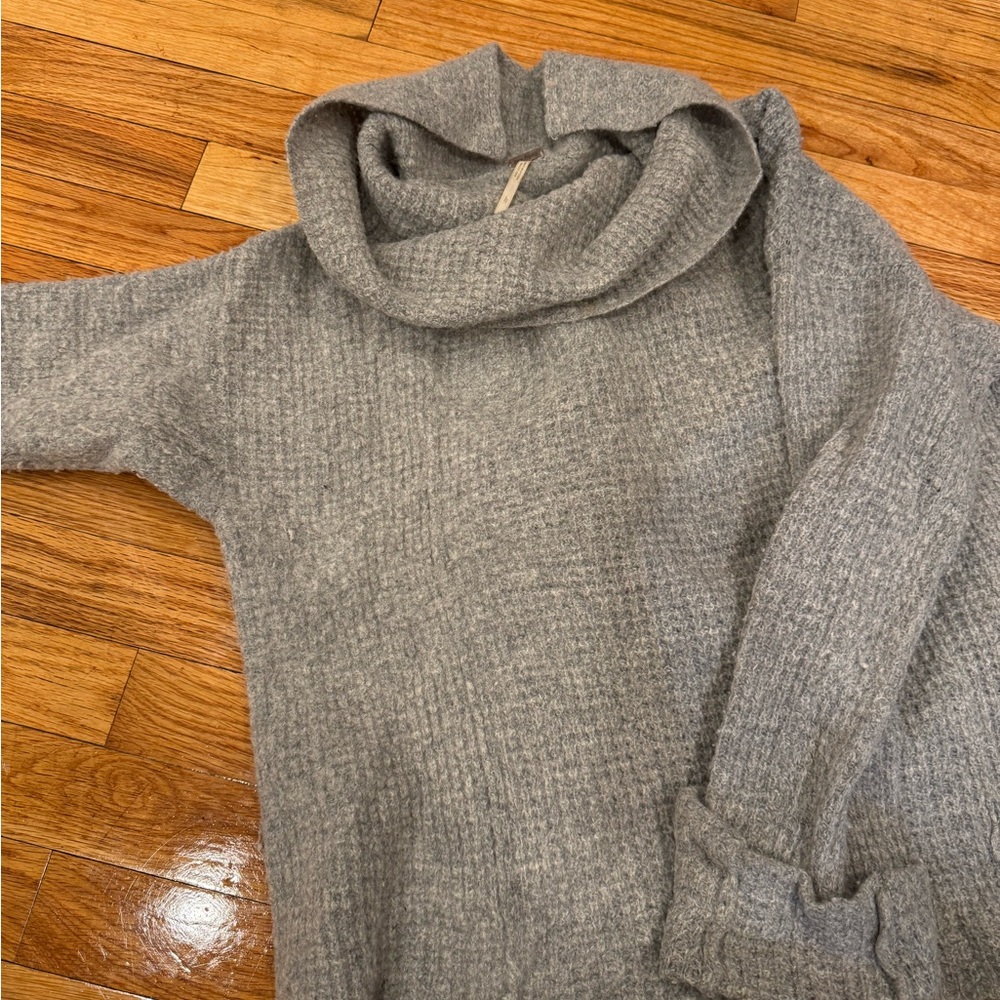 Free People Grey 100% Wool Sweater - Size Large